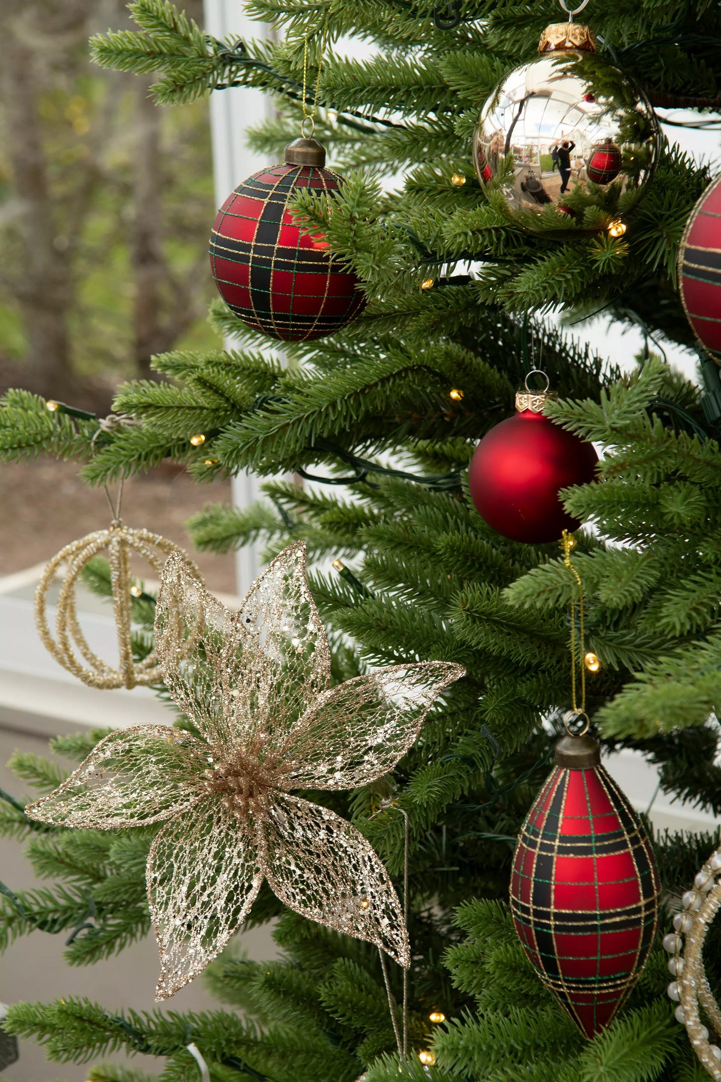 Kultainen kukkakoriste - Joulukoristeet