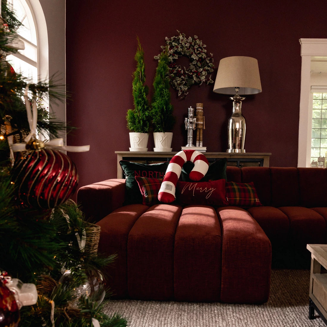 Frosted Berry Wreath Dia 71cm - Joulukoristeet