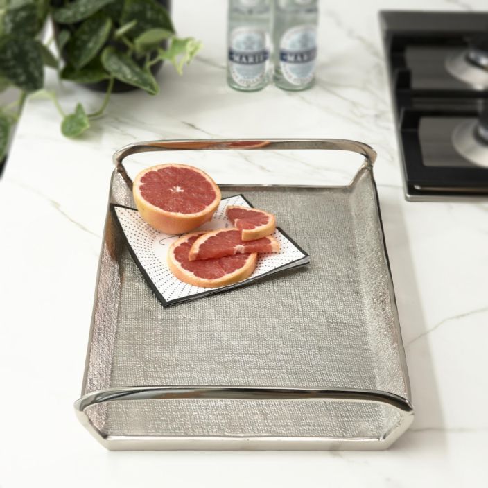 Toronto Tray alu 45x30 This aluminium tray is a true styling favourite. The silver-coloured material is ultra fashionable,