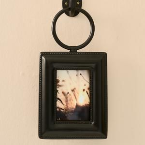 Cordoba Photo Frame black 10x15 This photo frame in matt black is suitable for landscape photos of 10 x 15 cm. The large