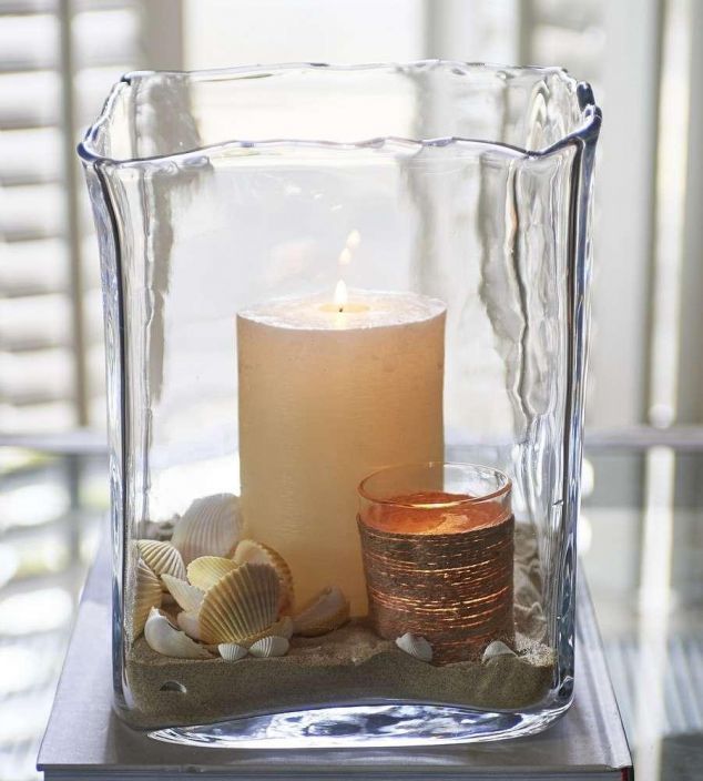 RM Est. 1948 Square Vase With the RM Est. 1948 Square Hurricane lamp, you can decorate to your heart's content. Use the