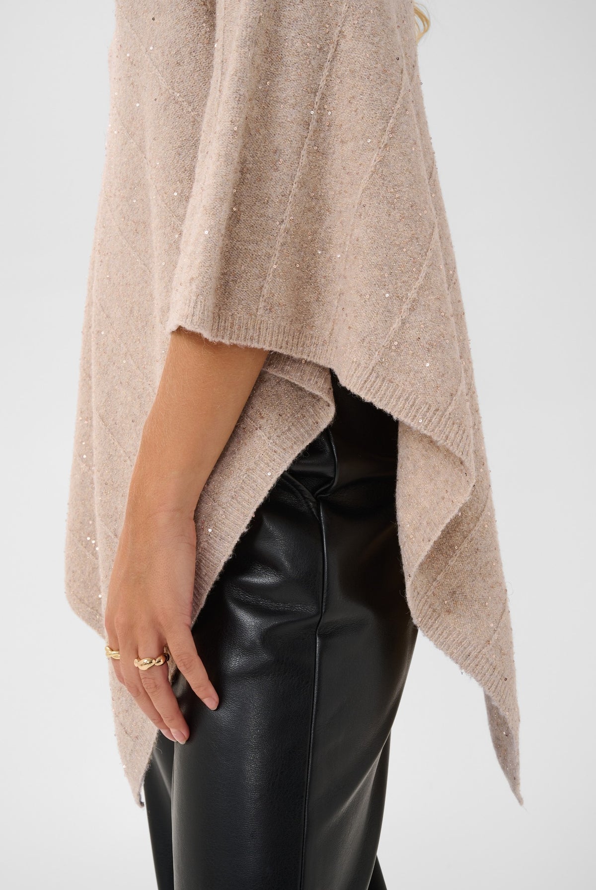 Jone Neule Poncho