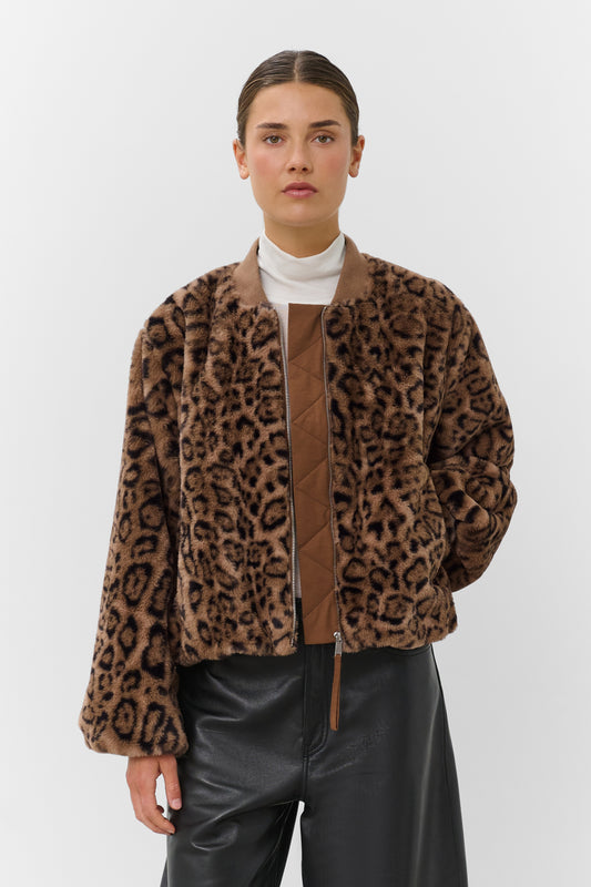 Leona Estacia Bomber Takki