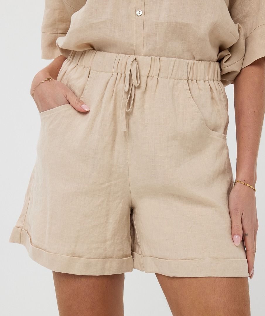 Pellava Shortsit