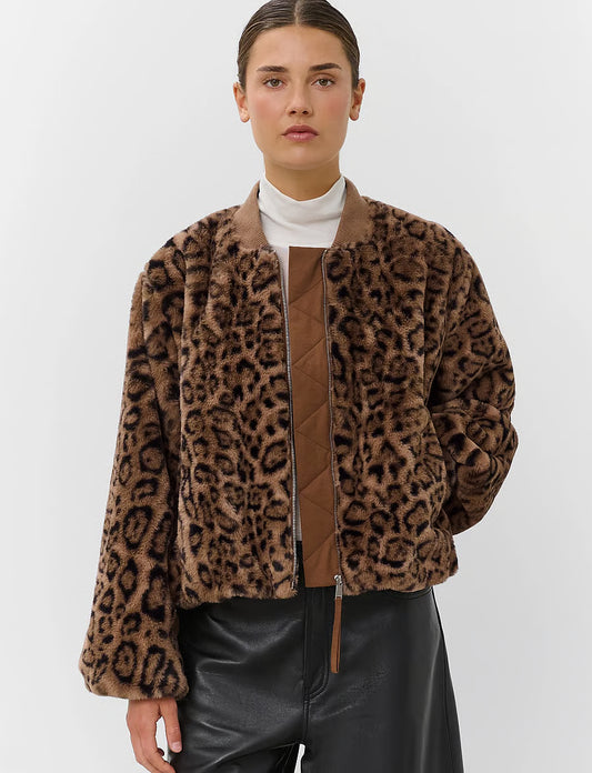 Leona Estacia Bomber Takki